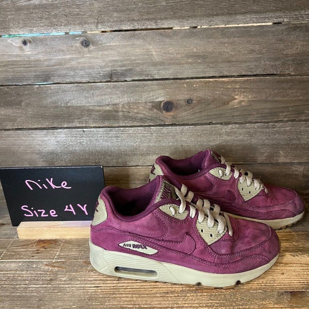 Big KidsโNike Air Max 90โ Winter Purple Leather Athletic Shoes Sneakers Size 4 Y